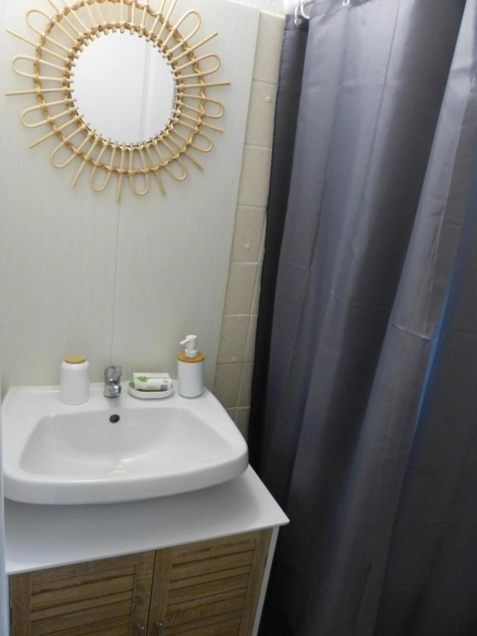 Gîte 6 personnes avec piscine Saint-Aubin-de-Nabirat Extérieur photo